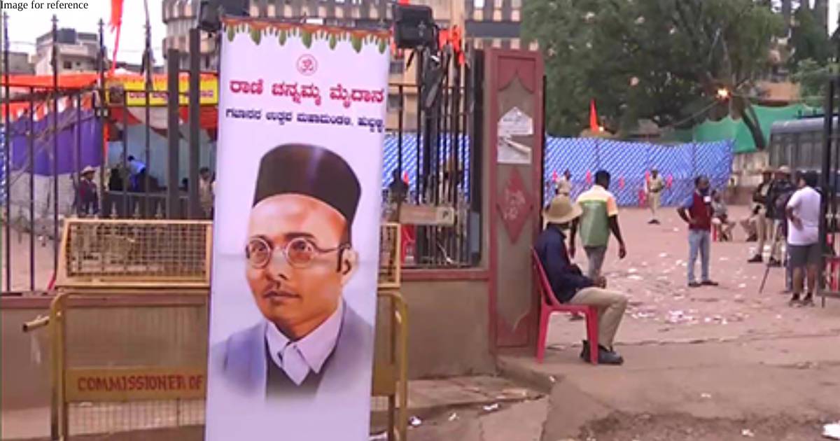 Karnataka: Banner with Veer Savarkar's poster at Ganesh Pandal removed from Hubballi Idgah Maidan